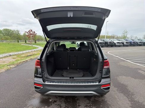 Used 2023 Volkswagen Taos SE w/ Black Wheel Package image 10