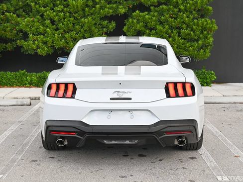 Used 2025 Ford Mustang Coupe RWD image 5