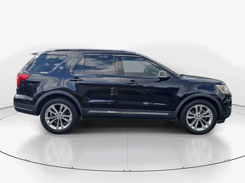 Used 2019 Ford Explorer XLT w/ Equipment Group 201A image 8