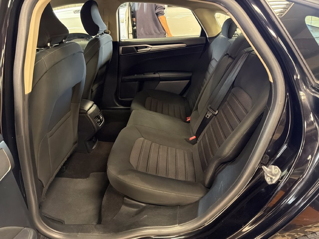 Used 2019 Ford Fusion SE FWD image 21