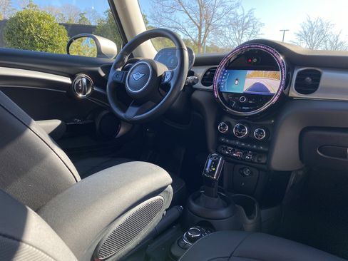 Used 2023 MINI Cooper 2-Door Hardtop image 6