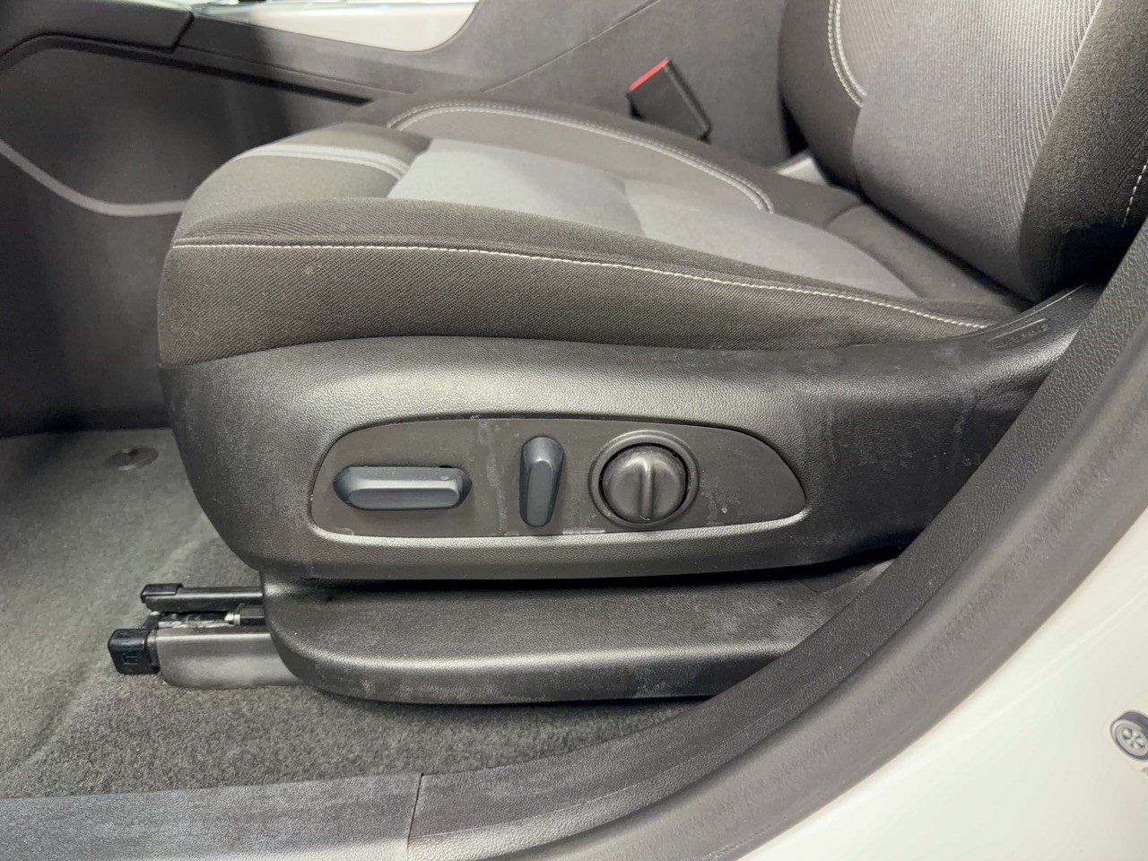 Used 2025 Chevrolet Blazer LT FWD image 16