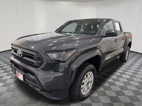 Used 2025 Toyota Tacoma SR5 AWD/4WD image 3