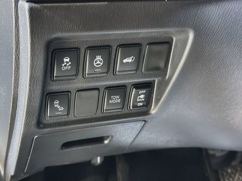 Used 2019 Nissan Pathfinder Platinum AWD/4WD image 12