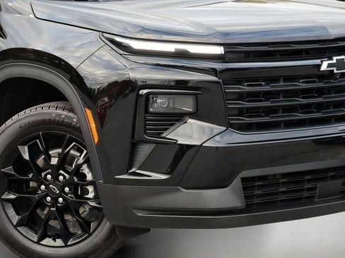 Used 2026 Chevrolet Traverse LT w/ Midnight/Sport Edition image 7