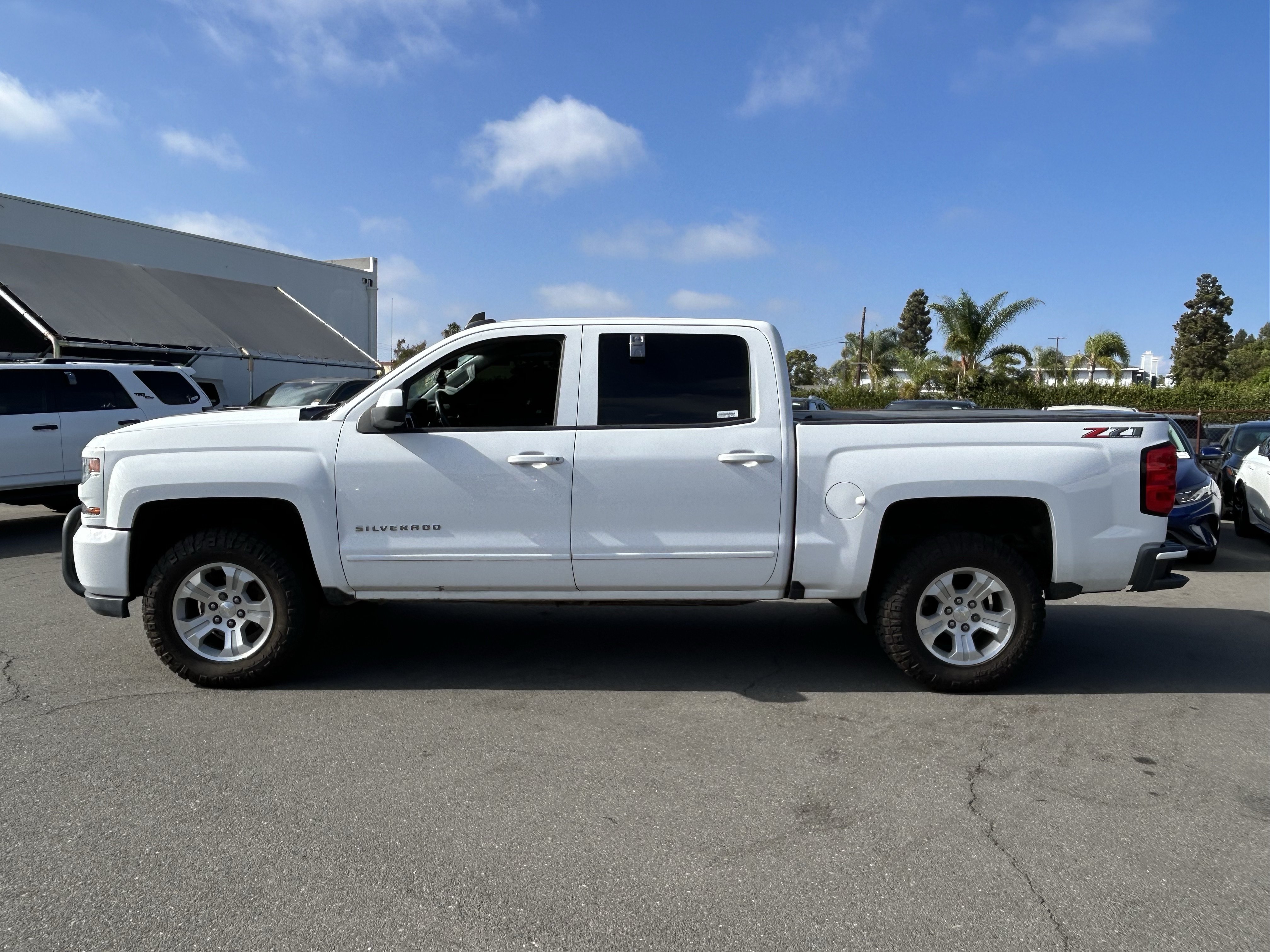 Used 2018 Chevrolet Silverado 1500 LT w/ All Star Edition AWD/4WD image 2