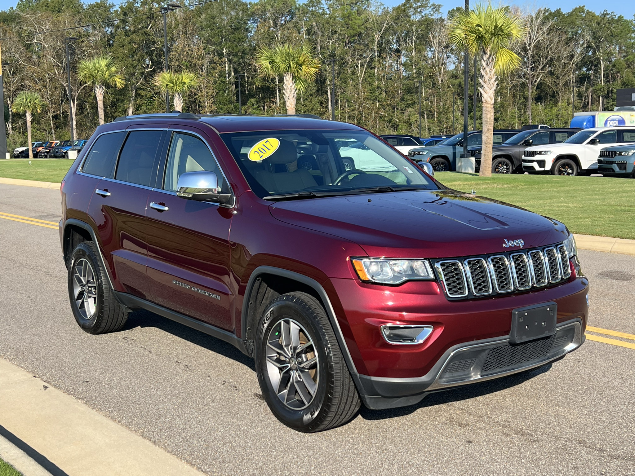 Used 2017 Jeep Grand Cherokee Limited AWD/4WD image 1
