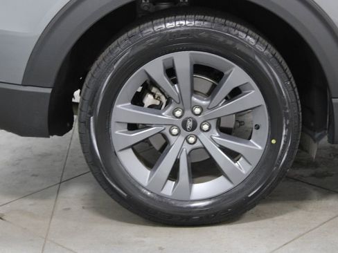 Used 2023 Ford Explorer XLT w/ Equipment Group 202A RWD image 13