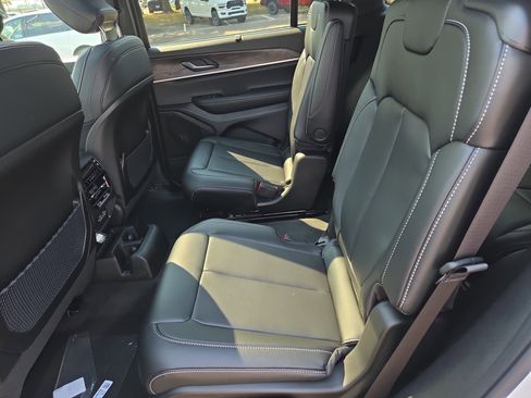 New 2025 Jeep Grand Cherokee L Limited w/ Luxury Tech Group II RWD image 6