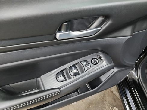 Used 2025 Nissan Altima 2.5 SV AWD/4WD image 10