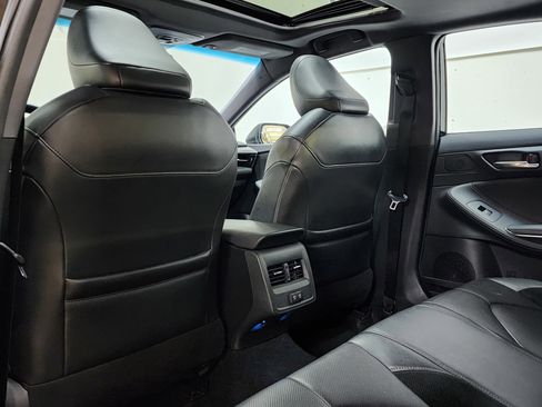 Used 2020 Toyota Avalon XSE image 15