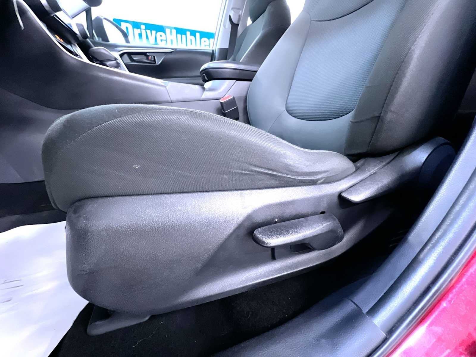 Used 2021 Toyota RAV4 LE AWD/4WD image 13