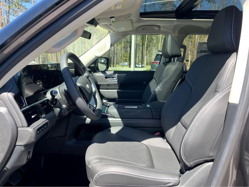 New 2025 INFINITI QX80 Luxe image 17