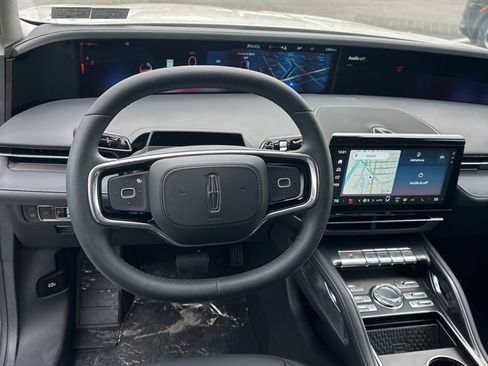 Used 2026 Lincoln Nautilus Premier image 15