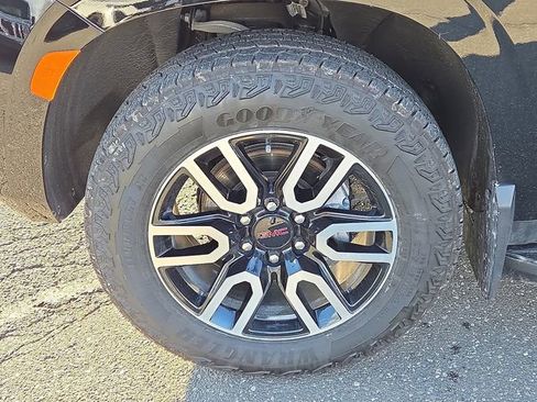 Used 2023 GMC Yukon AT4 image 33