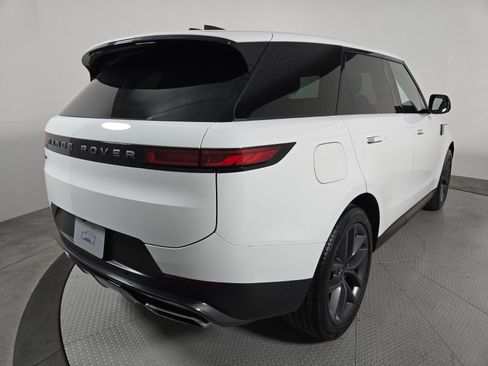 Used 2024 Land Rover Range Rover Sport SE image 2