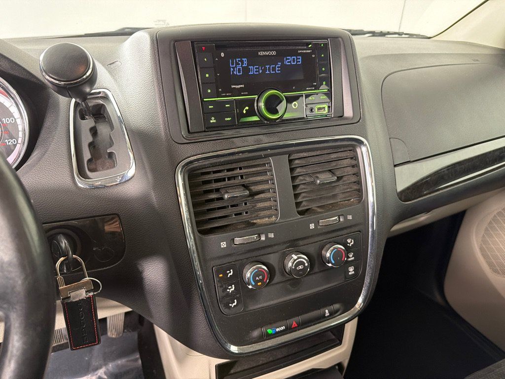 Used 2016 Dodge Grand Caravan American Value Package w/ UConnect Hands-Free Group FWD image 15