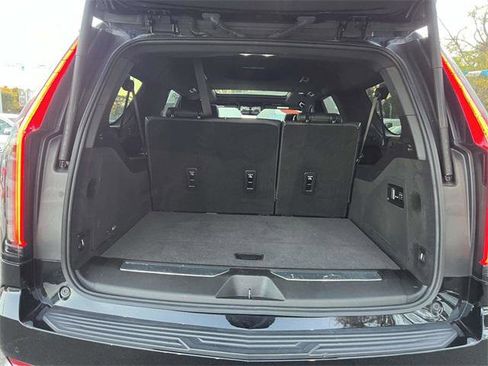 Used 2022 Cadillac Escalade ESV Premium Luxury image 8
