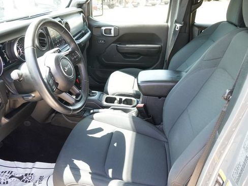 Used 2021 Jeep Gladiator Sport AWD/4WD image 17