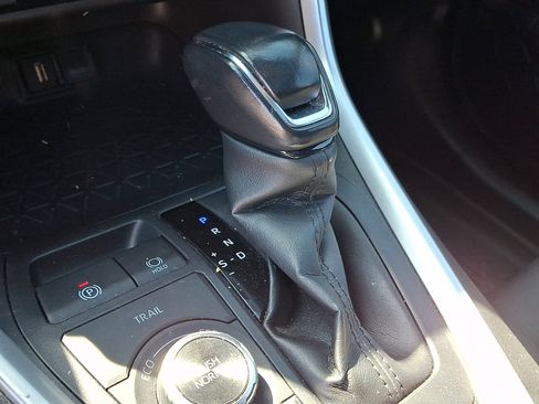 Used 2022 Toyota RAV4 SE w/ Convenience Package AWD/4WD image 16