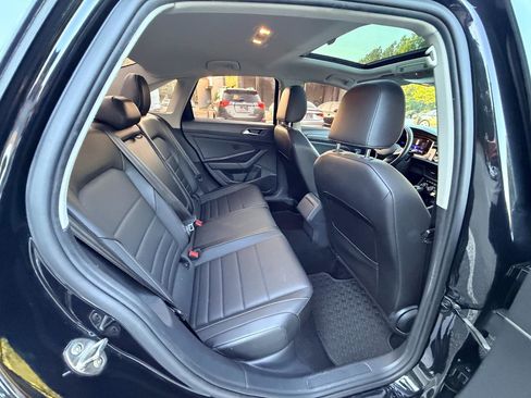 Used 2022 Volkswagen Jetta SE w/ Panoramic Sunroof Package FWD image 13