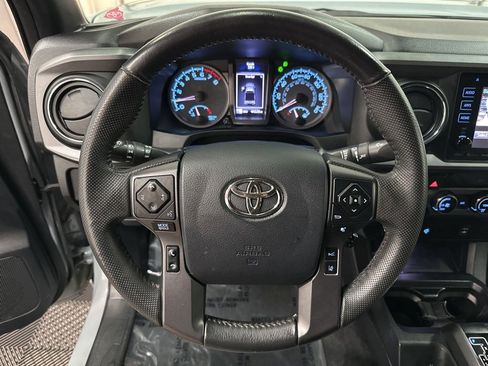 Used 2018 Toyota Tacoma SR5 AWD/4WD image 14