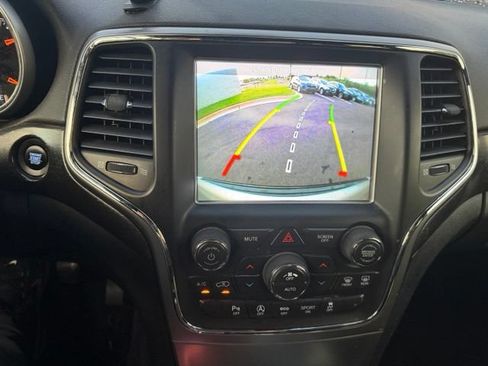 Used 2018 Jeep Grand Cherokee Altitude AWD/4WD image 15
