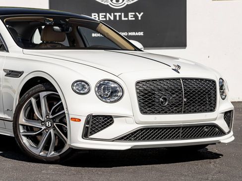 Used 2025 Bentley Flying Spur Plug-In Hybrid AWD/4WD image 10