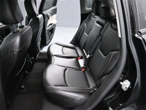 Used 2022 Jeep Compass Limited image 11