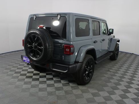 Used 2025 Jeep Wrangler Unlimited Sahara image 23