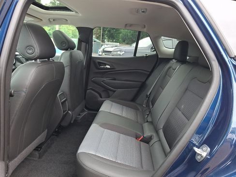 Used 2024 Chevrolet Trax LT w/ Sunroof Package FWD image 11