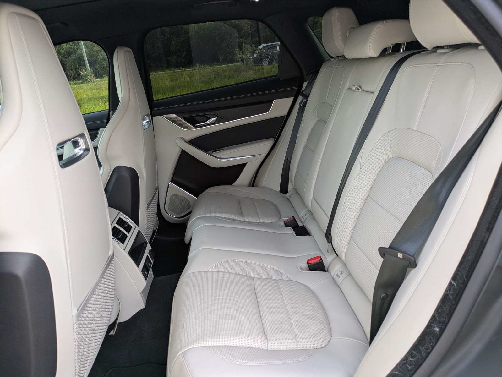 Used 2025 Jaguar F-PACE R-Dynamic S AWD/4WD image 12