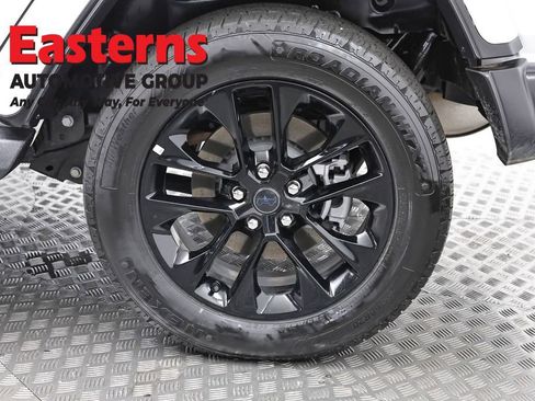 Used 2025 Jeep Wrangler Unlimited Sahara AWD/4WD image 30