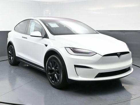 Used 2023 Tesla Model X image 2