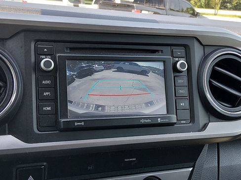 Used 2019 Toyota Tacoma SR5 AWD/4WD image 19
