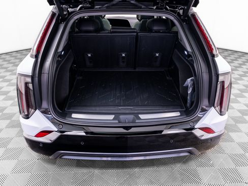 New 2026 Cadillac Optiq Sport 1 w/ LPO, Floor Liner Package AWD/4WD image 30