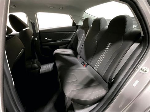 Used 2022 Hyundai Elantra SEL w/ Convenience Package FWD image 25