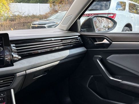 Used 2025 Volkswagen Jetta SE image 34