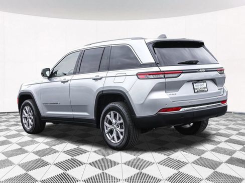 Used 2022 Jeep Grand Cherokee Limited AWD/4WD image 16