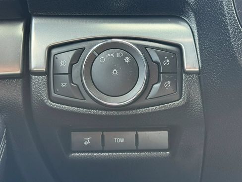 Used 2018 Ford Explorer XLT w/ Equipment Group 202A AWD/4WD image 42