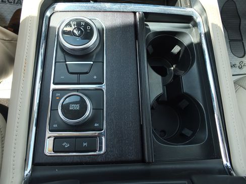 Used 2023 Ford Expedition Platinum AWD/4WD image 29