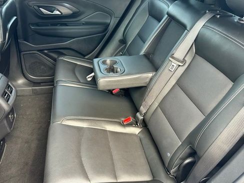 Used 2024 GMC Terrain SLT image 7