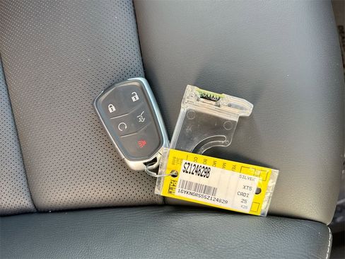 Used 2025 Cadillac XT5 Sportv w/ LPO, Floor Liner Package image 36