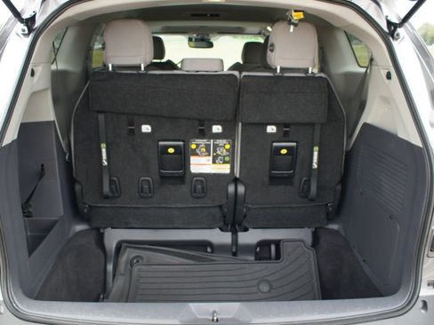 Used 2024 Toyota Sienna LE image 17