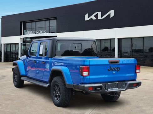 Used 2023 Jeep Gladiator Sport AWD/4WD image 5