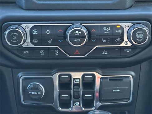 Certified 2021 Jeep Gladiator Willys image 16