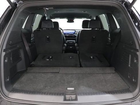Used 2025 Buick Enclave Preferred FWD image 33