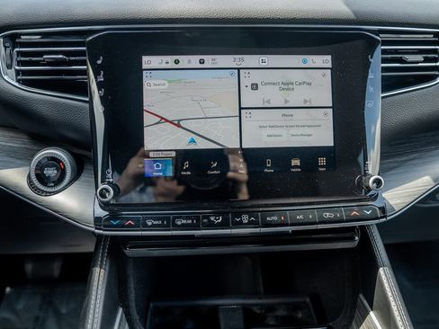 Used 2024 Jeep Wagoneer L Series II w/ Flexible Seating Group image 11