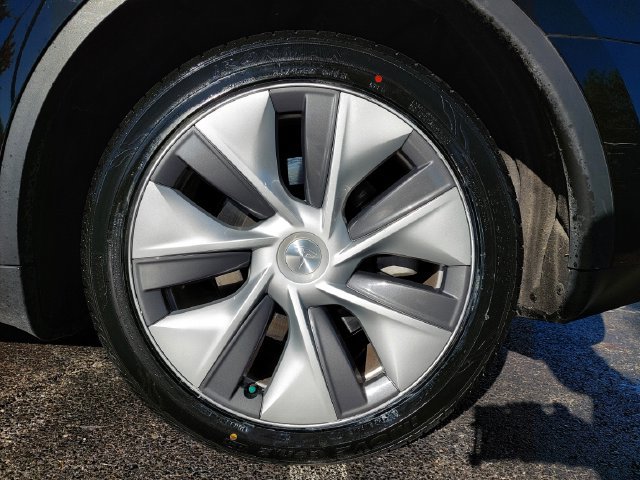 Used 2024 Tesla Model Y Long Range AWD/4WD image 18
