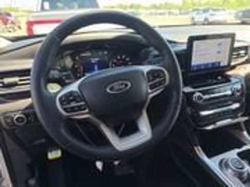 Used 2023 Ford Explorer Limited w/ Equipment Group 301A AWD/4WD image 14